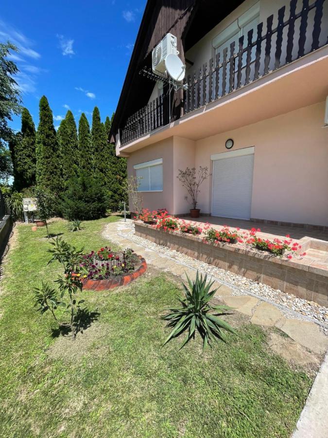Villa Betti Balatonkeresztúr Exterior foto